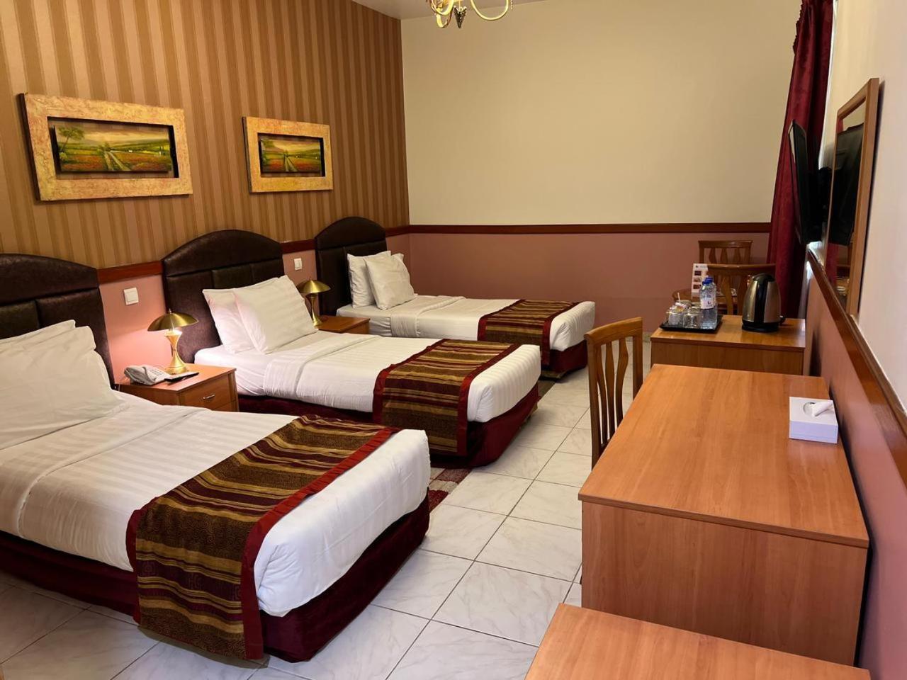 New California Hotel Dubái Exterior foto